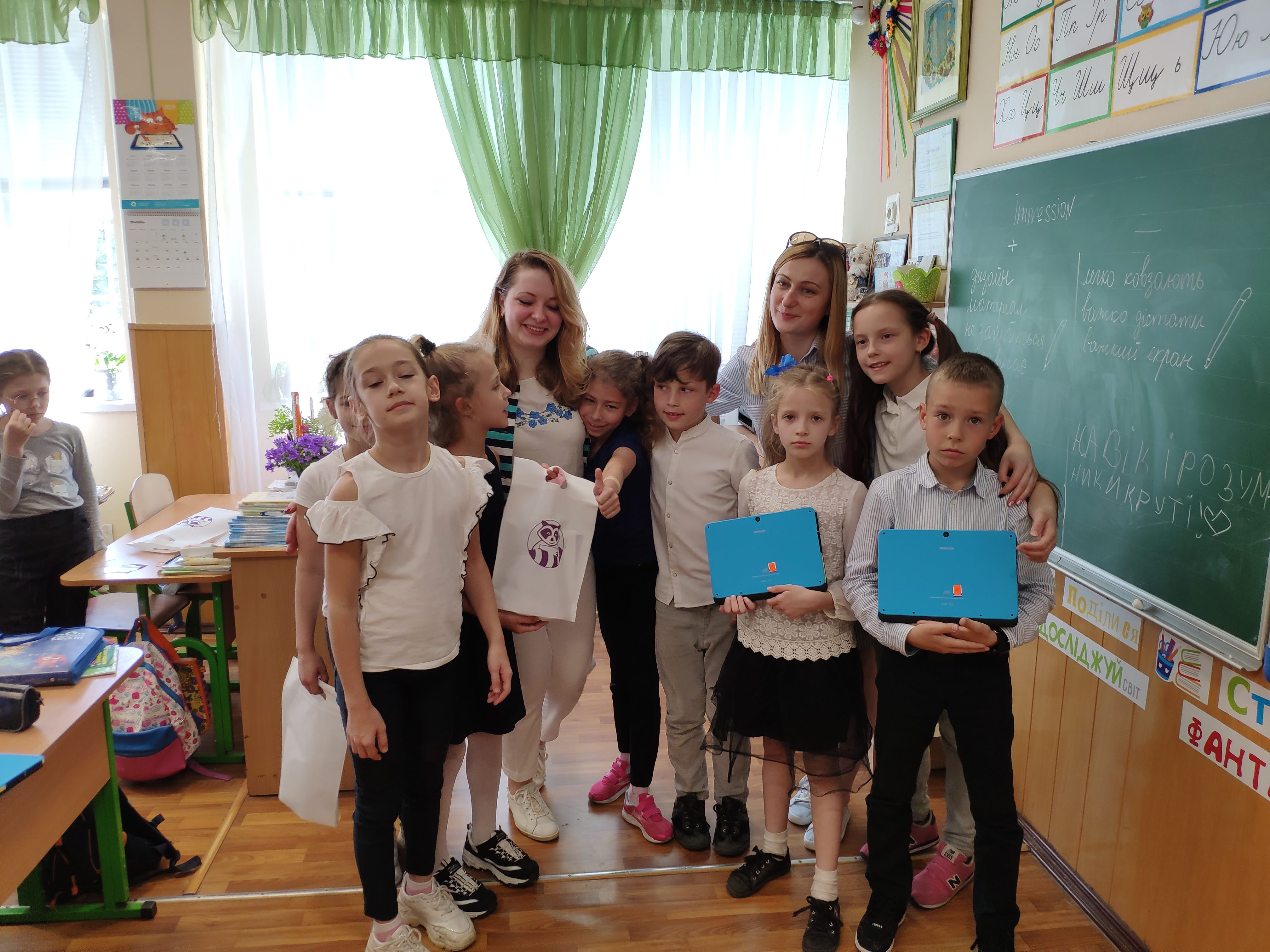 Як громадам оновити техніку в школах, ЦНАПах